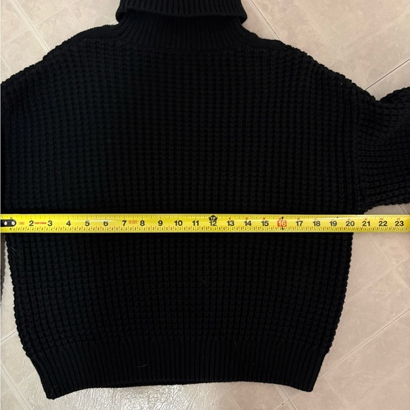 Elegant Black Cable Knit Turtleneck Sweater - Picture 2 of 3